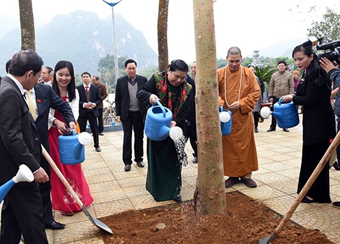 Phó Chủ tịch Thường trực Quốc hội Tòng Thị Phóng dự Lễ Khánh thành Nhà tưởng niệm Hồ Chí Minh tại huyện Thuận Châu, Sơn La